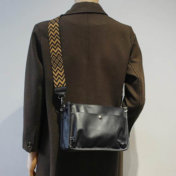 Multi-pocket shoulder bag crossbody bag trendy men's bag Korean version of men's bag small backpack trendy casual small shoulder bag mobile phone bag
Multi-pocket shoulder bag crossbody bag trendy men's bag Korean version of men's bag small backpack trendy casual small shoulder bag mobile phone bag