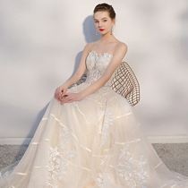 Dream Champagne Brides to go out the door yarn Smear Chest of Lean Trailing Lace Brigades to take pictures of a light wedding gown