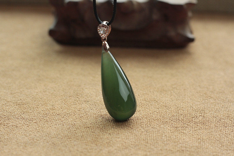 天然正品岫玉180料水滴吊坠挂件包邮_7折现价450元