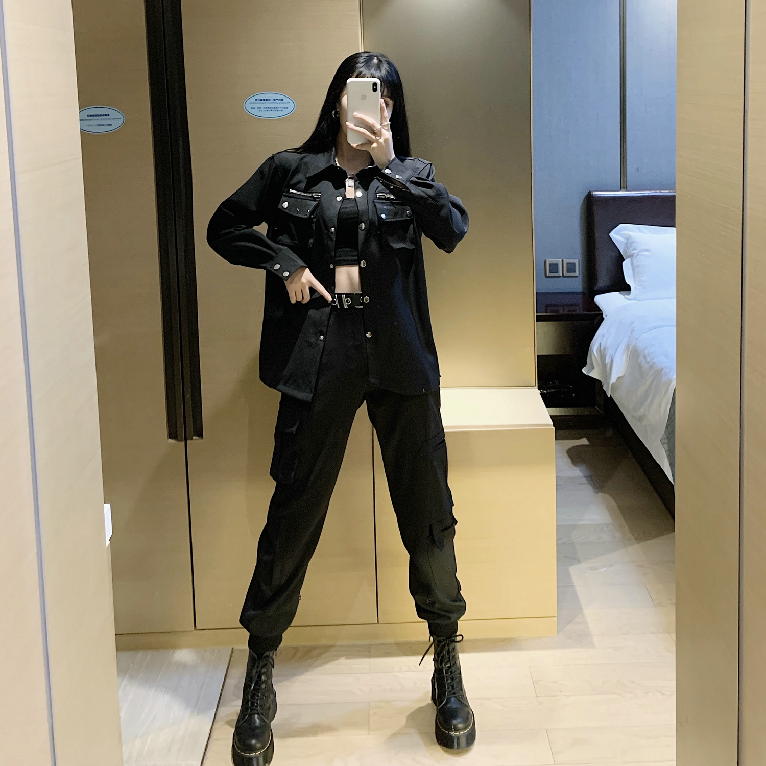 春夏季酷女孩穿搭帅气女装酷飒风套装暗黑系工装裤搭配上衣服朋克
