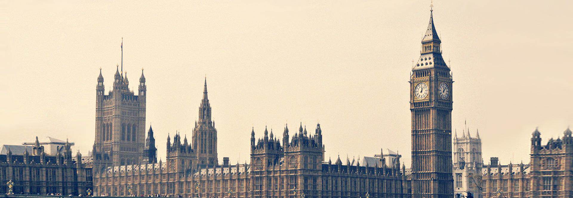 半身格子裙 靴子,给你不一样的英伦风