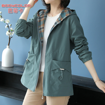 2021 new middle-aged women spring clothes windbreaker mother spring and autumn coat thin 40-50 years old and old people foreign style coat