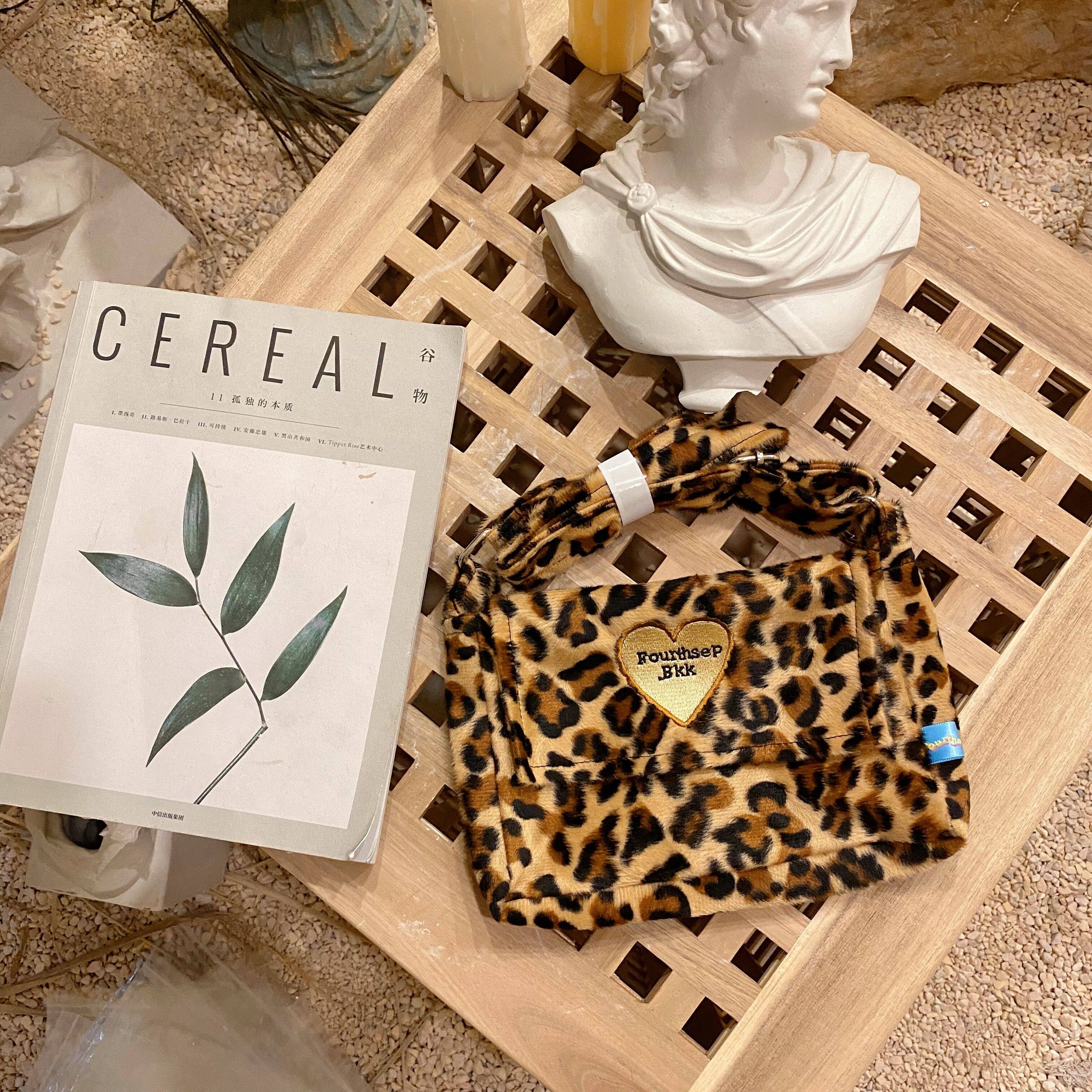 泰国bkk毛绒腋下包女包复古豹纹桃心刺绣斜挎包单肩小包毛毛包