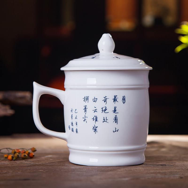 Large blue and white porcelain of jingdezhen ceramic cups with cover cup office gift cup office cup a cup of tea cup