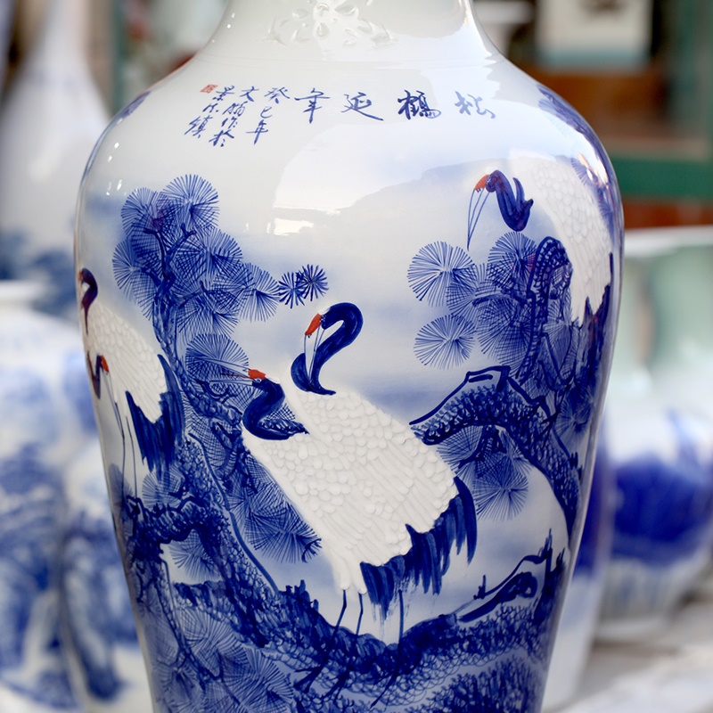 Celebrity hand - made of blue and white porcelain of jingdezhen ceramics pine crane, live a sitting room be born big vase decoration furnishing articles