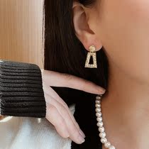 Retro-Port Wind Geometric Personality Design Earrings Woman 2022 New Wave Small Crowdage Superior Sense Design Earrings