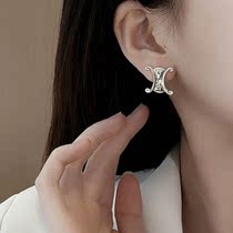 Extremely minimalist European and American wind metal texture square ear nail female fashion small crowdsourced personality temperament High sense Light extravagant and luxurious