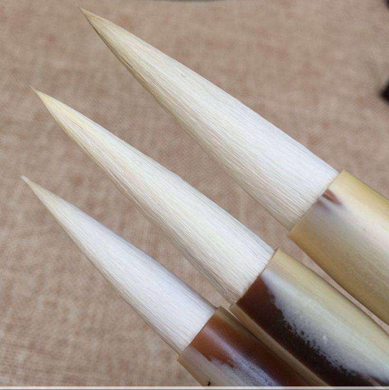 羊毫笔是用山羊毫制成,其性能软于紫毫笔,由于羊毫较细,较长,适宜于写