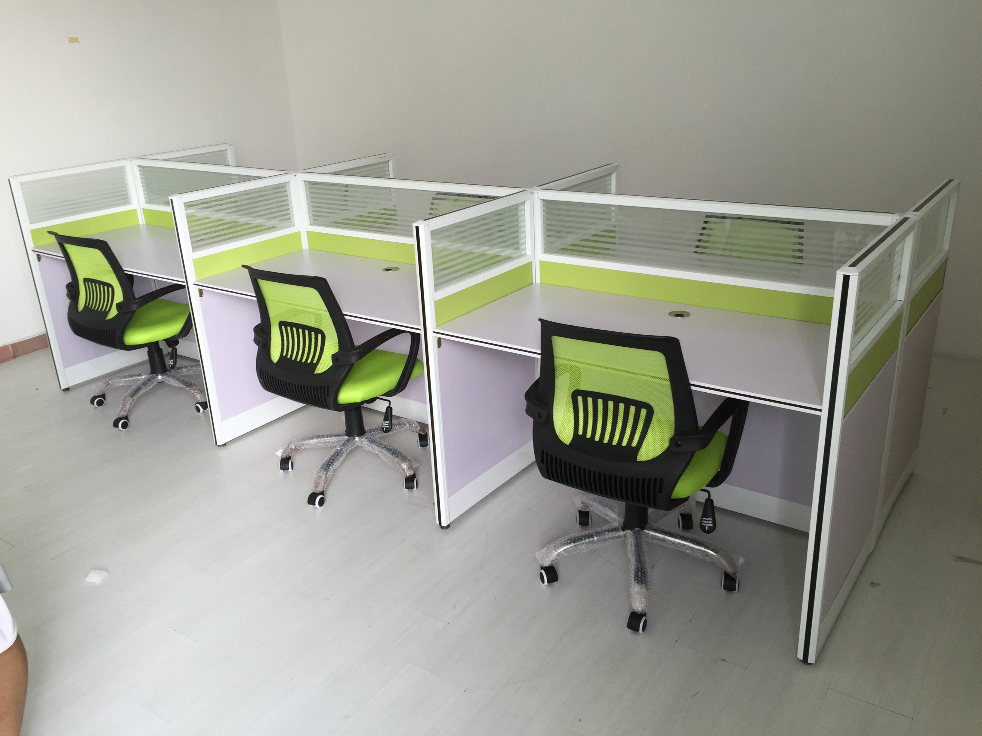 现货四人位屏风工作位卡座电销卡位组合员工职员桌办公室工位桌椅