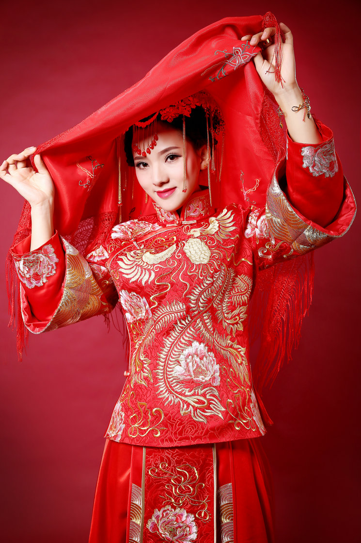 新娘饰品古装凤冠头饰秀禾和服民族风金色红色流梳中式步摇发钗风