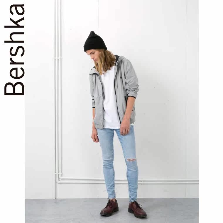 Bershka 带帽尼龙夹克 06225521