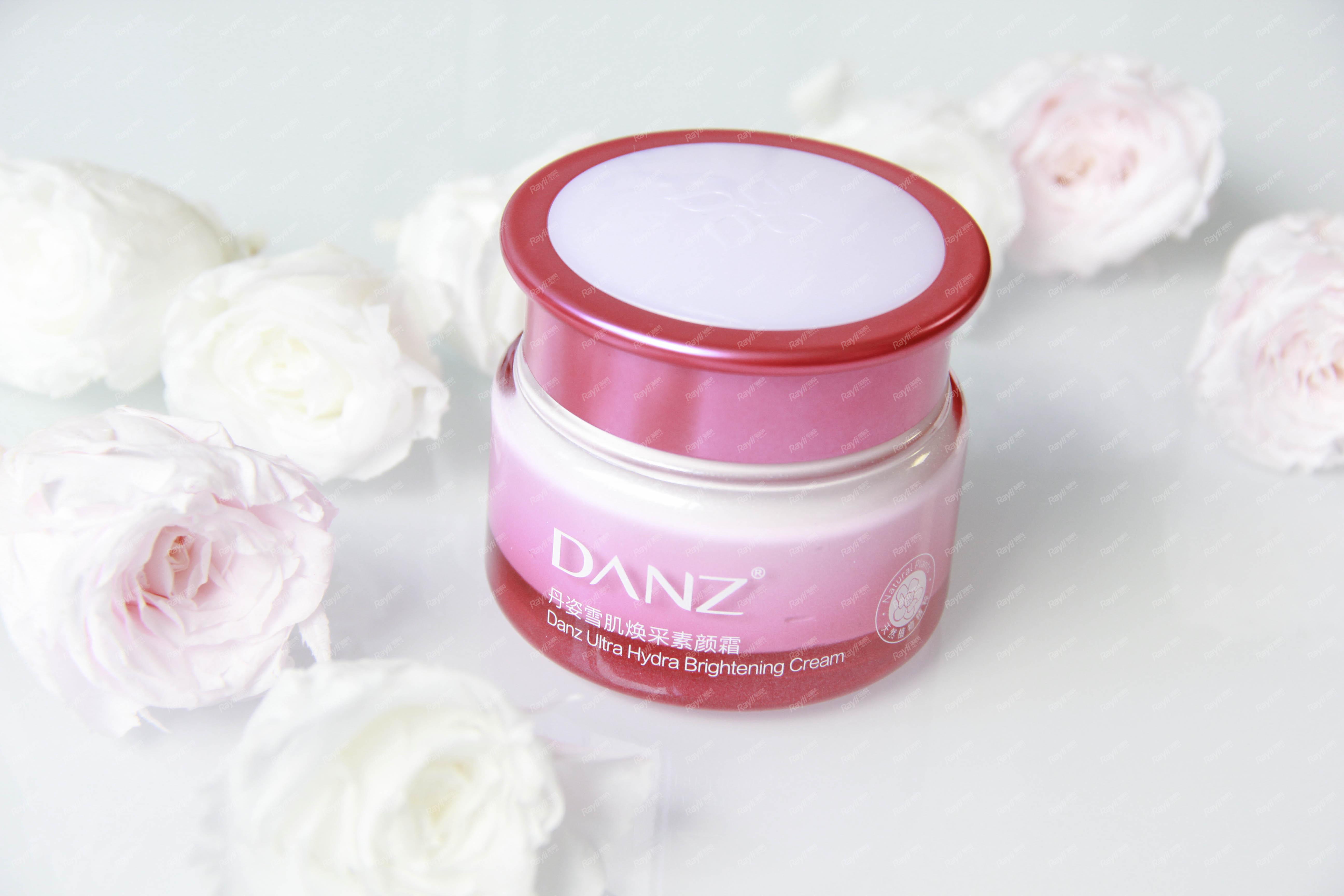 懒人素颜霜,缔造素颜美肌— 77 —蕴含多种海洋精华,有效的帮助滋养