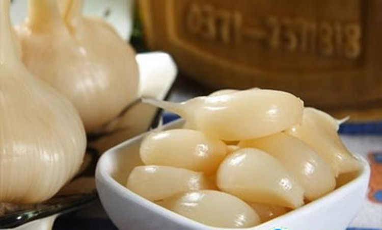 糖醋比例: (一):以10斤嫩大蒜为例, 白糖350克,白醋7斤.