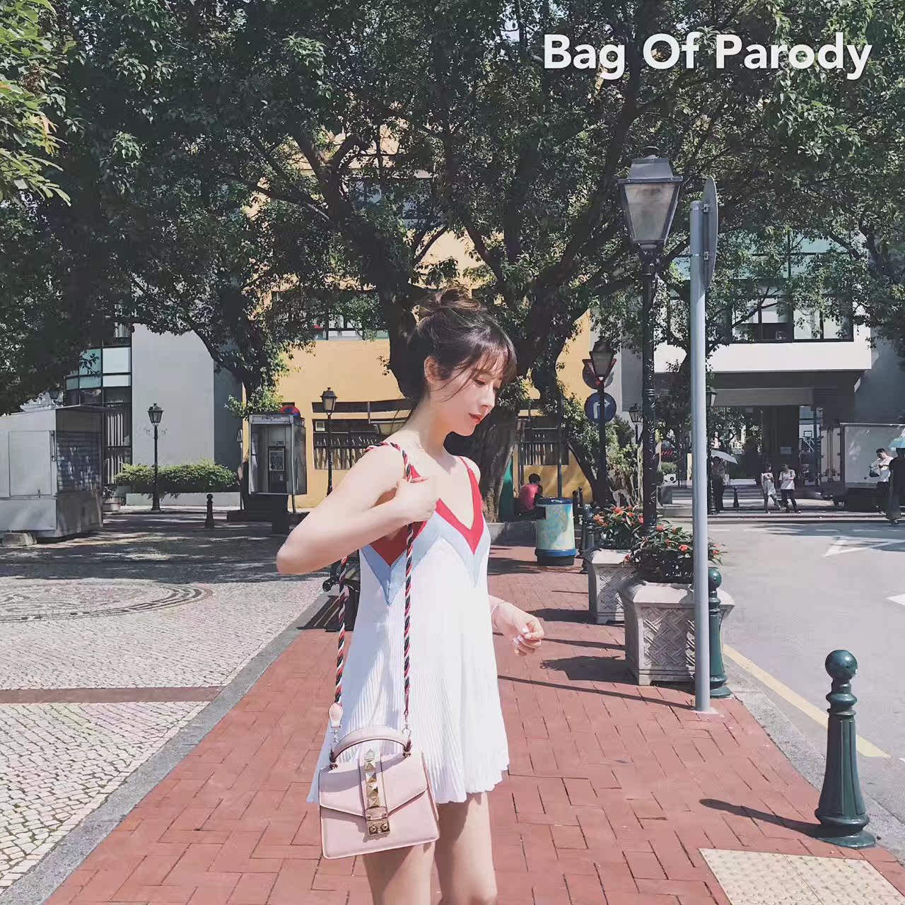 mcm鎖頭包開的好麻煩 Bag of parody 鎖扣小方包女單肩斜跨包手提麻繩包小包包鉚釘女包 mcm鎖扣包