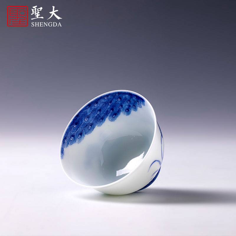 The big blue and white wall peacock bell cup teacups hand - made ceramic kung fu masters cup sample tea cup of jingdezhen tea service