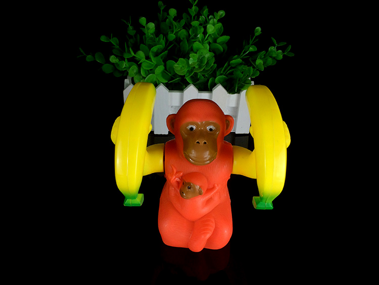 电动翻斗猩猩 新款带灯光音乐拿香蕉会翻跟头的猴子 地摊玩具批发