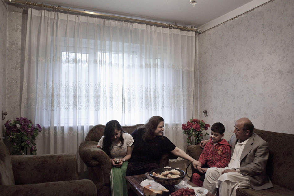 沙发是每家每户必备的一款家具了,我家的沙发基本上就是有客人来了