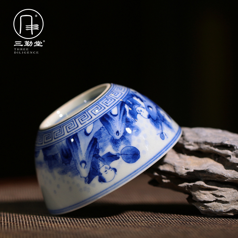 Three frequently hall jingdezhen blue and white porcelain masters cup kung fu tea cups hand - made scenery sample tea cup S43018 thin tea cup