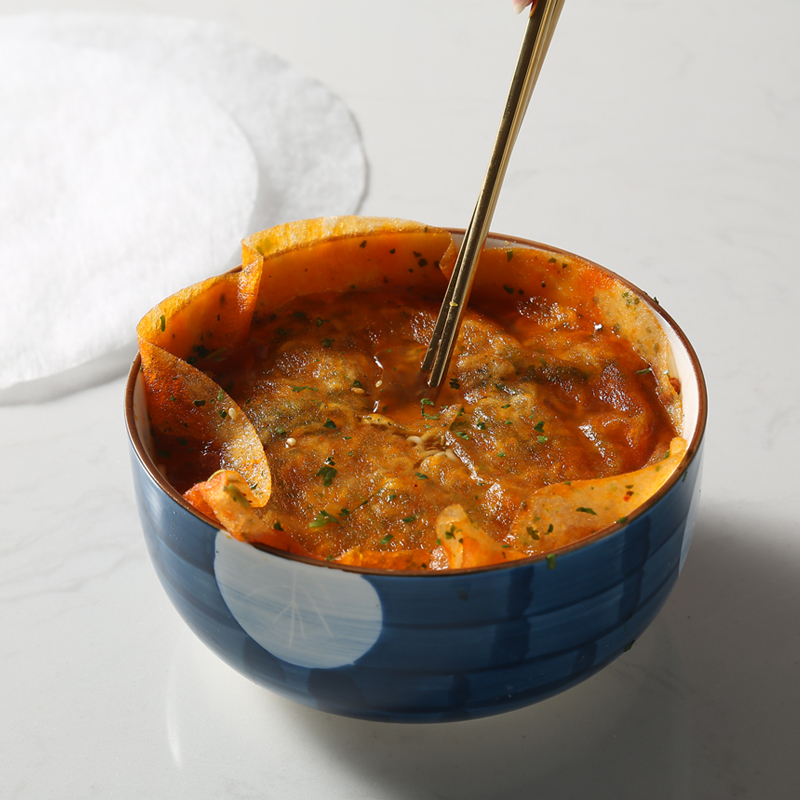 cooking soup and drinking oil-absorbing paper, kitchen edible soup, deep frying, degreasing filter, oil film,  stewing soup, degreasing foam