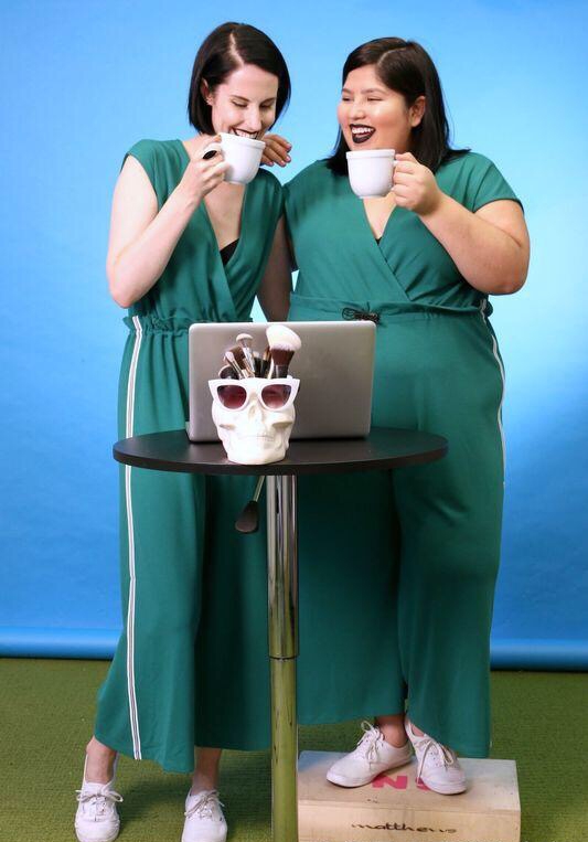 设计师与胖妹穿同款服装,证明胖子也时尚