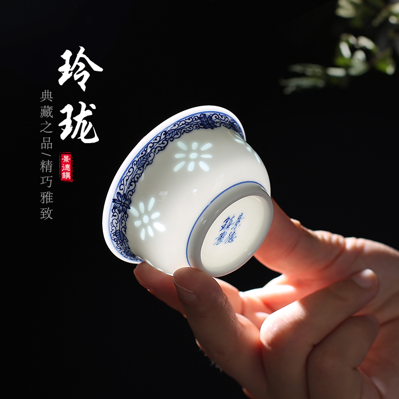 The Poly real jingdezhen manual exquisite scene hollow ceramic cups little single hand blue and white porcelain cup a cup of tea cups