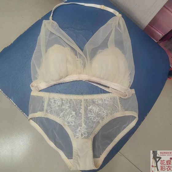 The secret M underwear of a big brand Victoria Y bra and panties suit is super thin French backless halter neck bra 2 pieces
The secret M underwear of a big brand Victoria Y bra and panties suit is super thin French backless halter neck bra 2 pieces