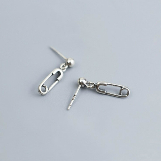 Xiao Zhang's story Simple design S925 sterling silver gender needle back -shaped needle earrings female earrings temperament earrings Xiao Zhang's story Simple design S925 sterling silver gender needle back -shaped needle earrings female earrings temperament earrings