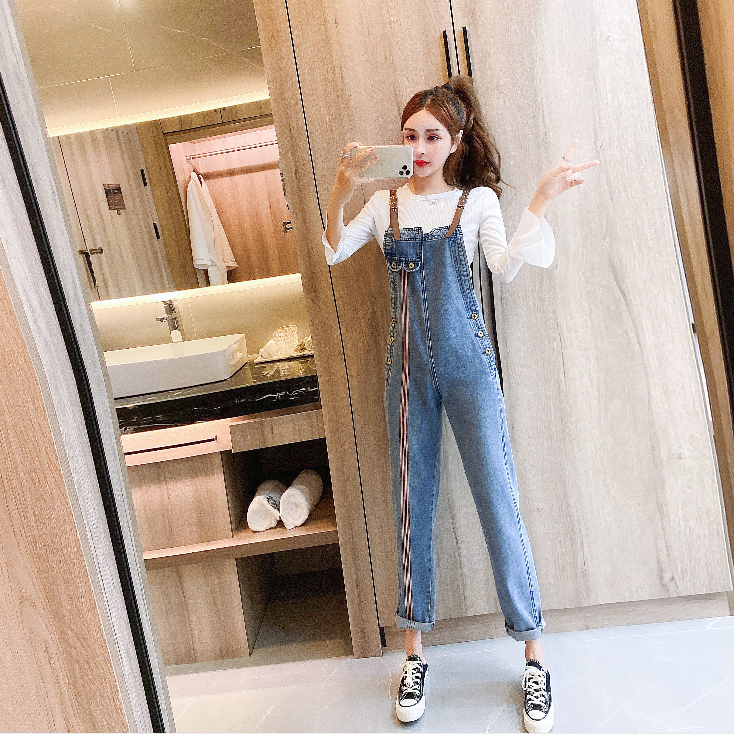 牛仔背带裤时尚套装垂感竖条纹显瘦韩版宽松秋冬款洋气直筒连体裤