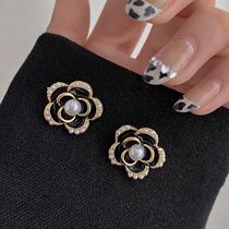 Korean version of simple small exquisite light luxury high-end earrings ins style high value 925 silver retro net red female