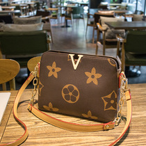 Hong Kong 2020 New minimalist Grand patterned bag Fashion Chain Old Flowers Single Shoulder Diagonal Satchel Pendant