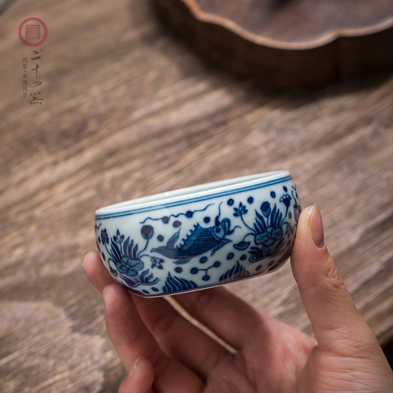 Hand the blue and white porcelain of jingdezhen ceramic all Hand kung fu master cup single cup sample tea cup, small cup single restoring ancient ways