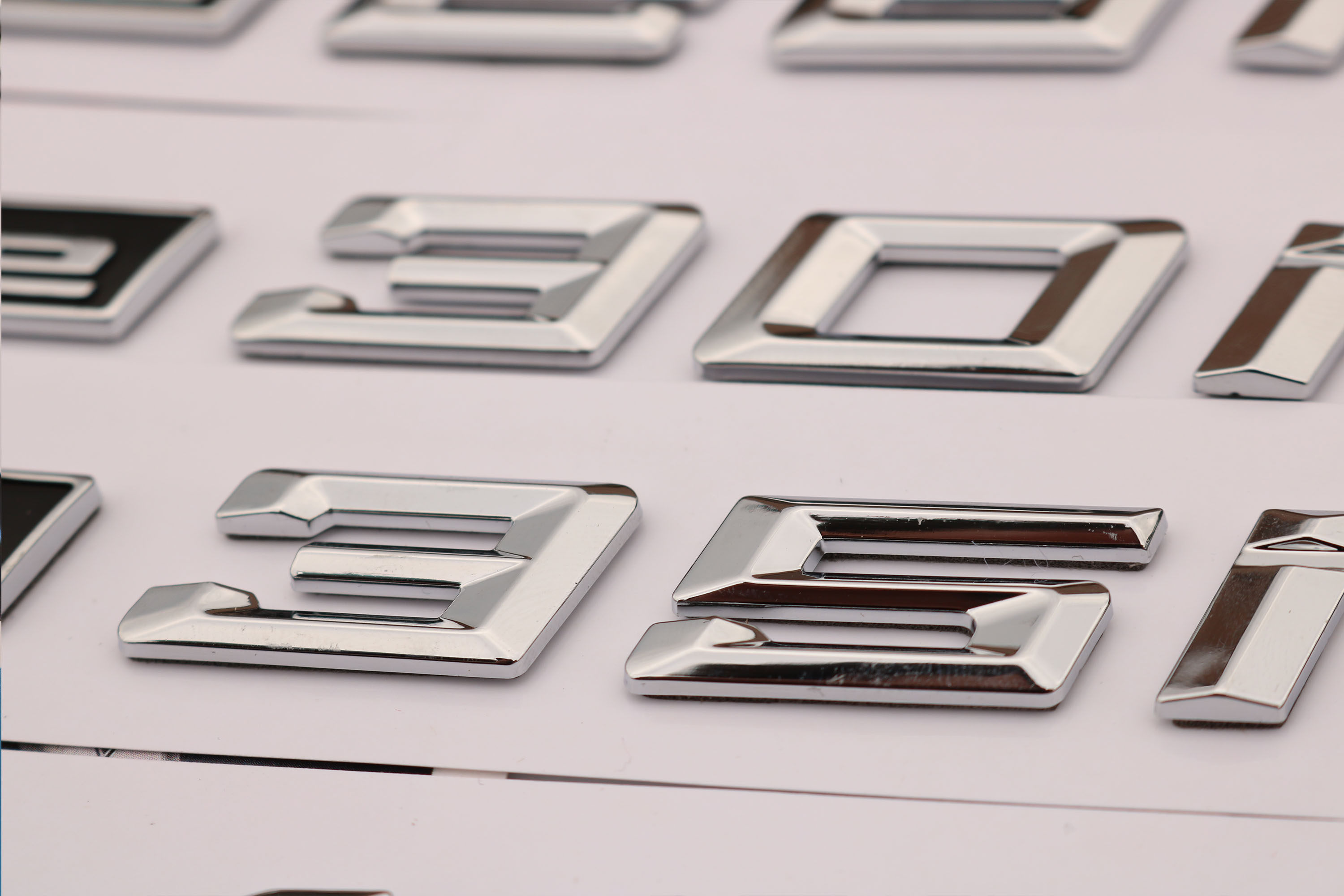 宝马x1x3x5x6车标xdrive 20i 28i 35i 40i叶子板侧标数字排量标贴