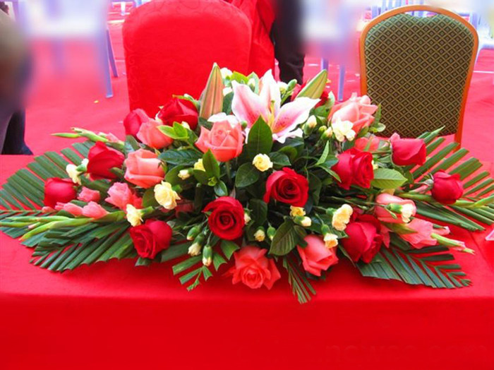 预定签到台花桌花会议用花酒店餐厅专用送成都同城演讲台鲜花定做
