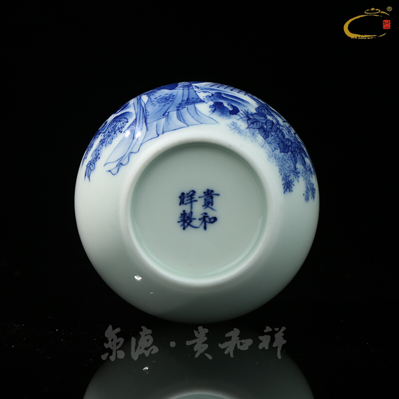 And auspicious four cups of jingdezhen blue And white piano chess calligraphy And painting, hand - made ceramic kung fu tea sample tea cup tea set