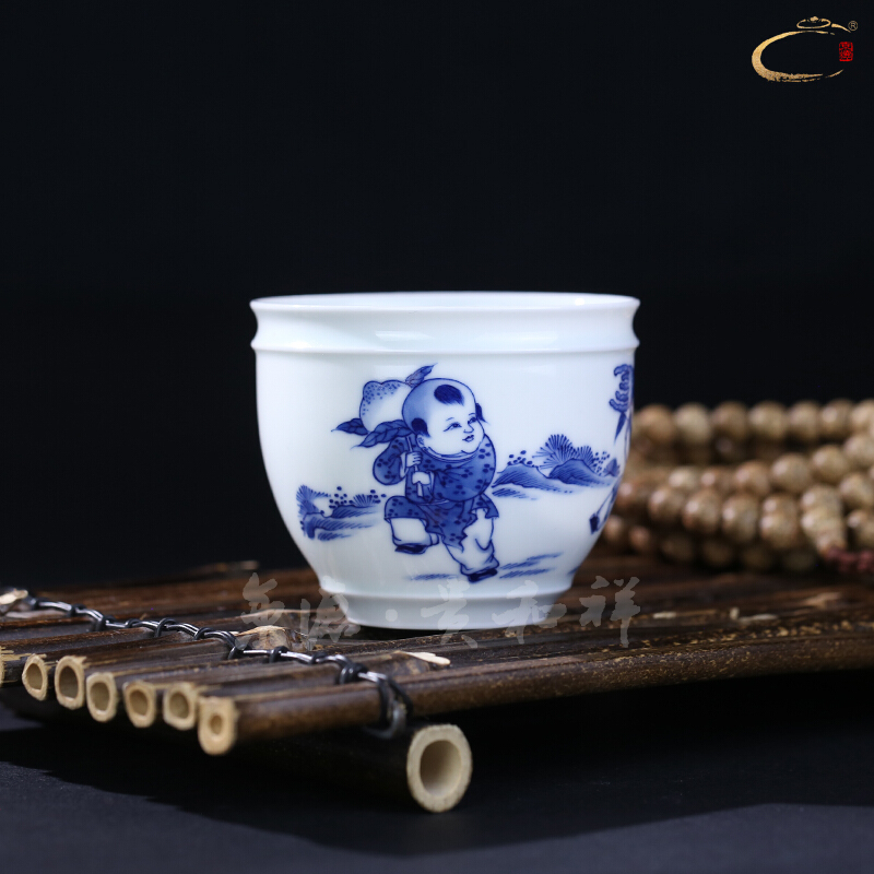 Jingdezhen blue and white three photos and auspicious hand - made kung fu tea set cup masters cup a cup of pure checking sample tea cup