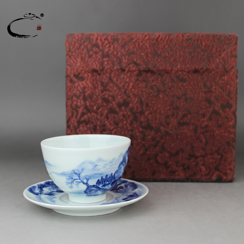 And auspicious old hand draw a blue And white landscape details with cups at jingdezhen manual sample tea cup bowl