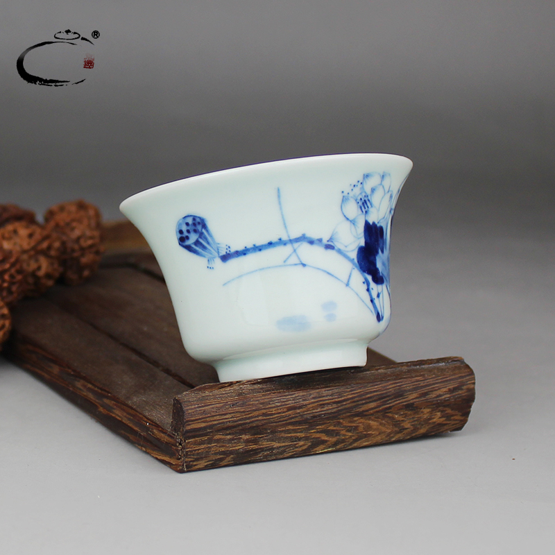 And auspicious lotus cup blue freehand brushwork in traditional Chinese kung fu tea cups of jingdezhen ceramic checking sample tea cup masters cup