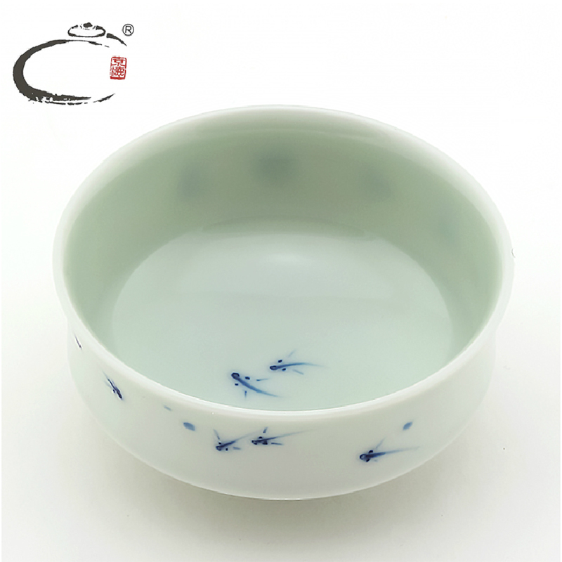 And auspicious color in blue And white fish of jingdezhen ceramic kung fu tea set hand - made the master sample tea cup cup cup