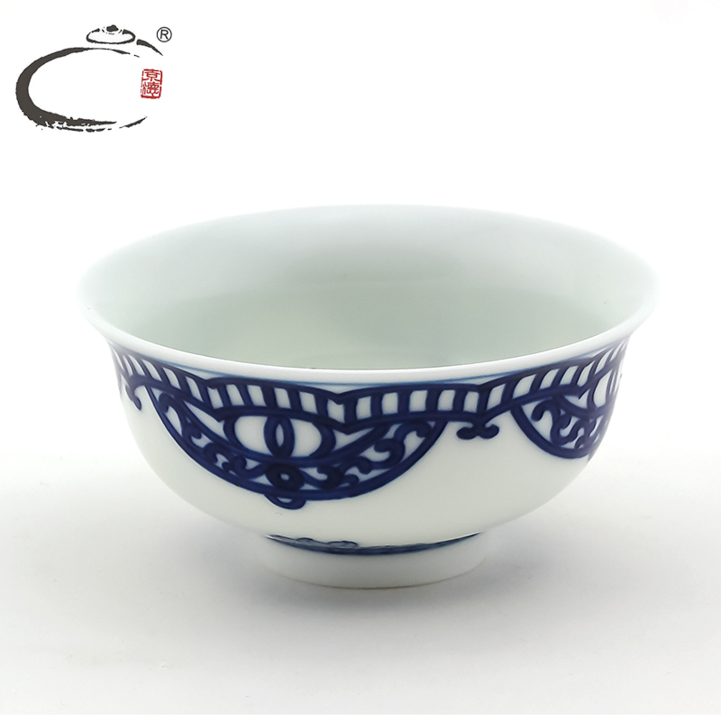 Blue and white fly wing to wing and auspicious jing DE up hand - made cup of jingdezhen ceramic sample tea cup kung fu tea cups