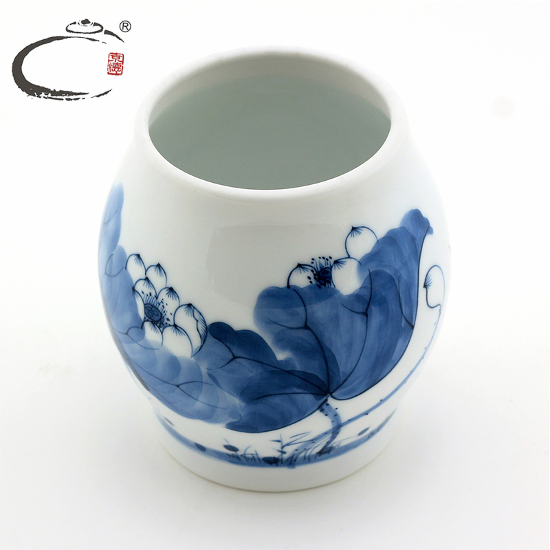 Blue and white lotus and auspicious hand - made ceramic tea pot small store receives travel portable sealed caddy fixings