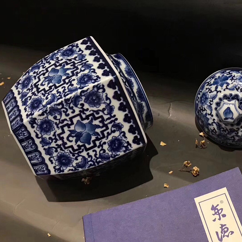 Jingdezhen blue and white peach and auspicious six - party tank jing DE hand - made ceramic gift tins tea POTS