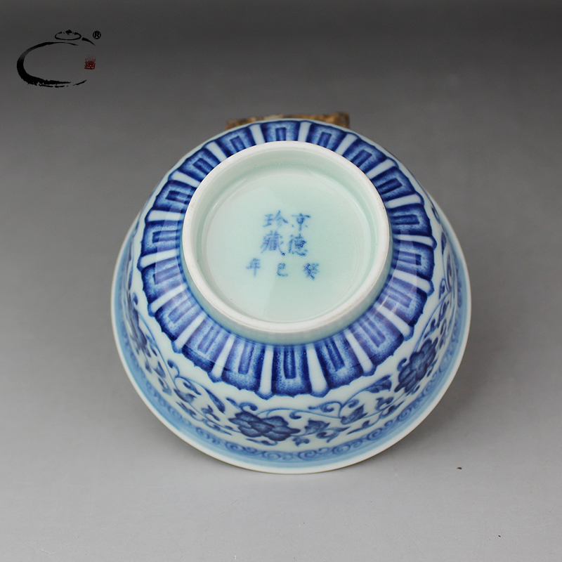 Blue and white tea cups and auspicious treasure hand - made manual sample tea cup of jingdezhen ceramic kung fu tea bowl cups