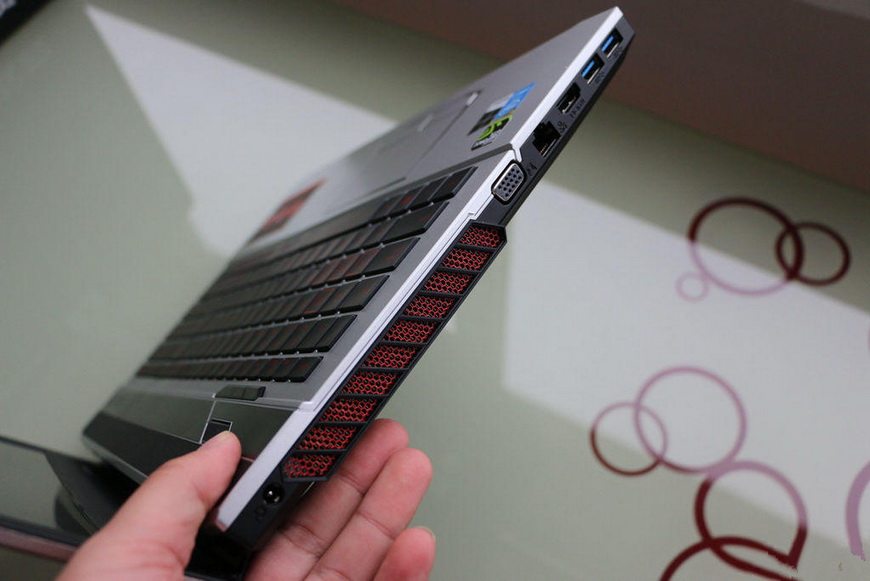 神舟炫龙 t1炎魔t1 笔记本电脑 四核i7 8g内存 gtx965m 4g独显 原价27