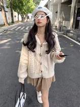 2022 Spring new Lazy Wind Knit Cardiovert Academy Soft Glutinous Milk White Hemp Blossom Horn Buttoned With Cap Sweater Coat