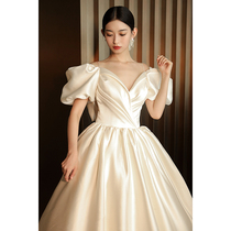 One-shoulder main wedding dress 2021 New French bride advanced sense retro satin court style big tailing tail out out yarn