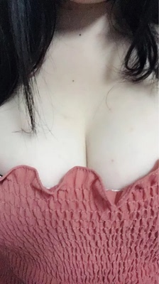 穿在泳衣里面特别聚拢，衬托得胸很饱满，不会有下垂的感觉了，而且也不会外露不会掉，真是泳衣必搭品，虽然泡水了脱的时候依然贴很紧的，很惊喜