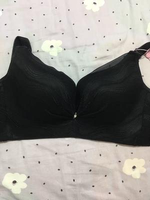 第一次在网上买内衣,很便宜很划得来,很喜欢,一下买了三件是在做活动的时候下单的,三款买了三个颜色,最喜欢黄色,黑色性感,肤色常见款,喜欢的宝宝可以下单,很好.很喜欢,快递很快,包装不错。 第一次在网上买内衣,很便宜很划得来,很喜欢,一下买了三件是在做活动的时候下单的,三款买了三个颜色,最喜欢黄色,黑色性感,肤色常见款,喜欢的宝宝可以下单,很好.很喜欢,快递很快,包装不错。