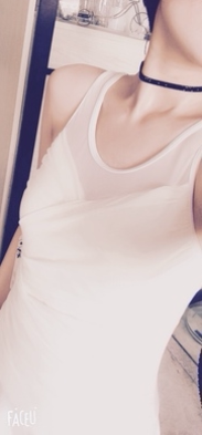 我是大腿根和私处特别黑，再加上天上肤质就有点黑，但那两处特别明显，涂抹着挺滋润的，挺满意的,起泡细腻温和，也没有过敏出现。很滋润，用在敏感部位没有出现副作用，黑色素在慢慢淡化。手肘膝盖慢慢白好多了没想到用了这么好用