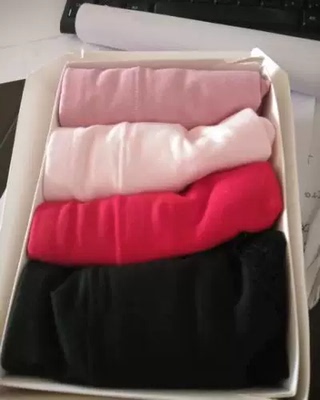 如图所示，所见即所得，面料是纯棉的，手感舒适，做工也很精良，洗了也不变形，不掉色，价格也实惠，店家发货很快，物流也非常给力，派送及时，很满意的一次购买经历，给店家五星好评，推荐大家购买哦！