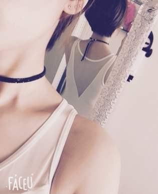 我是大腿根和私处特别黑，再加上天上肤质就有点黑，但那两处特别明显，涂抹着挺滋润的，挺满意的,起泡细腻温和，也没有过敏出现。很滋润，用在敏感部位没有出现副作用，黑色素在慢慢淡化。手肘膝盖慢慢白好多了没想到用了这么好用